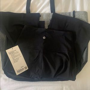 lululemon groove black size 4 Nulu*